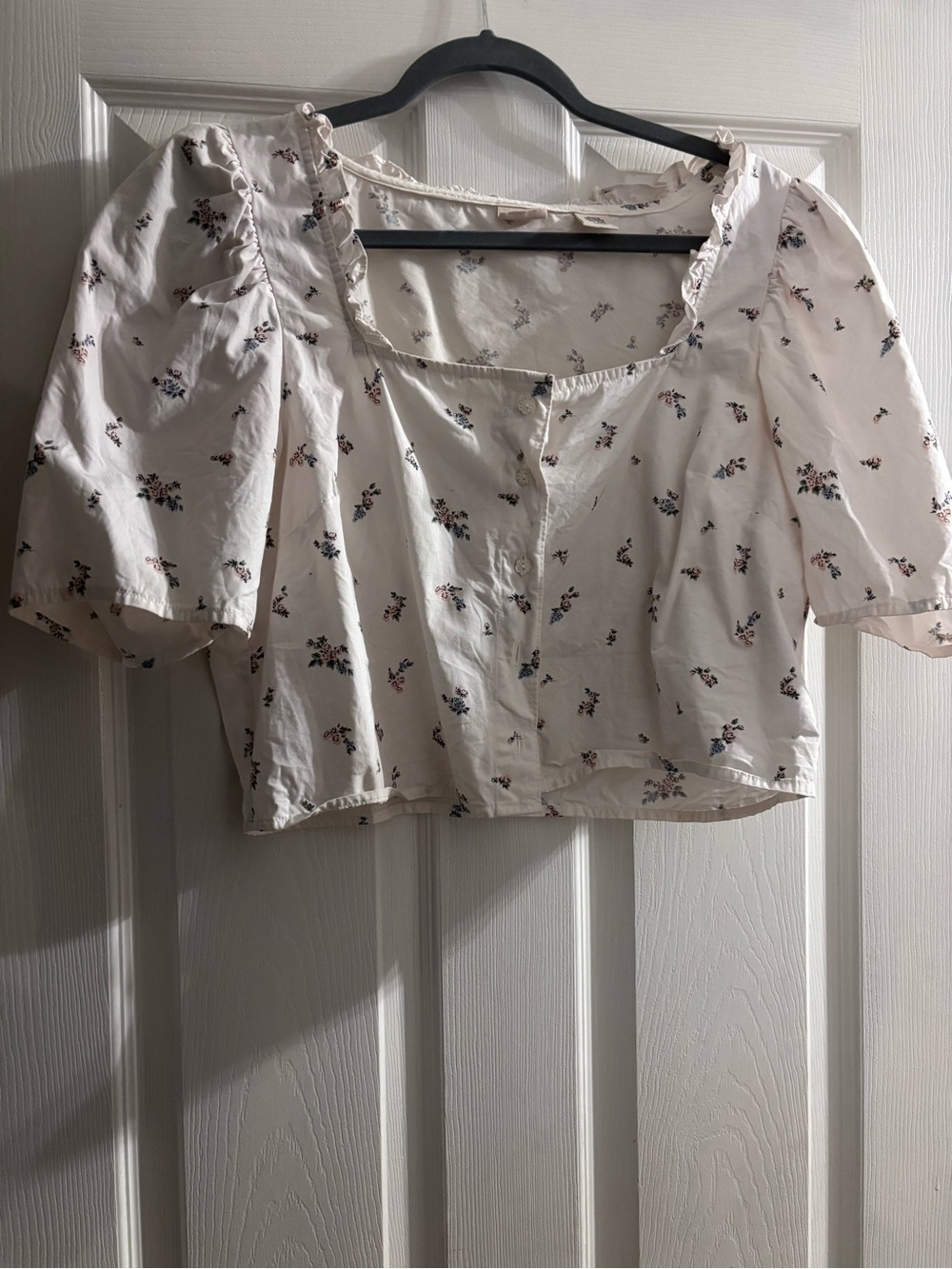 Levi’s White Floral Square-Neck Crop Top